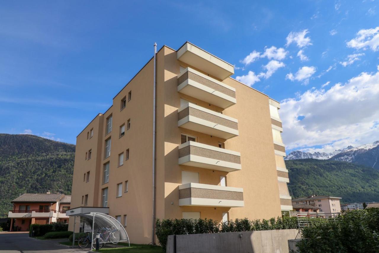 Modern Apartment Close To Martigny Train Station Exterior foto