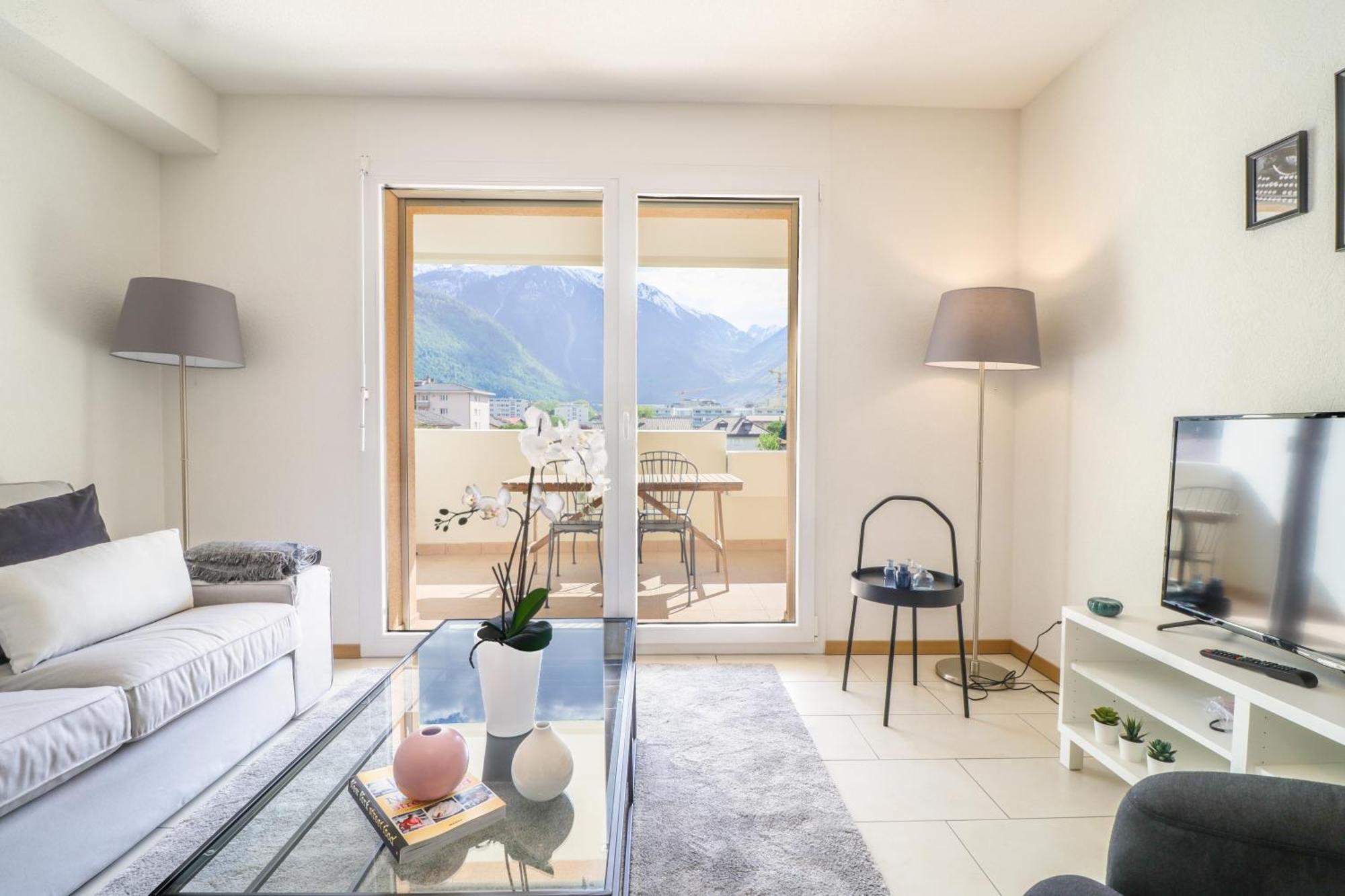 Modern Apartment Close To Martigny Train Station Exterior foto
